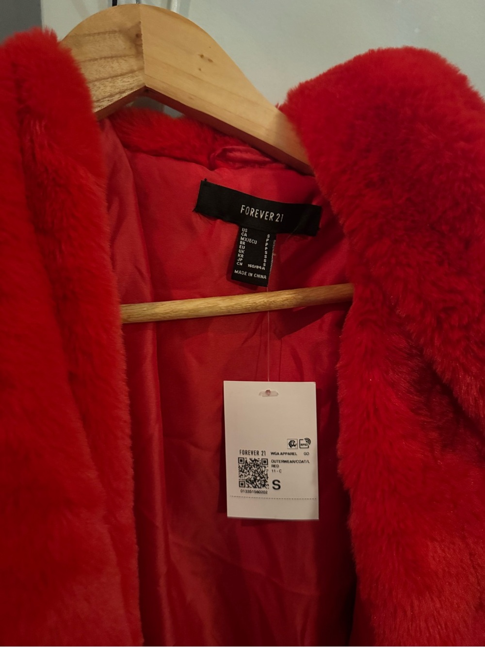 NWT Forever 21 Bright Red Faux Fur Jacket - Picture 2 of 3